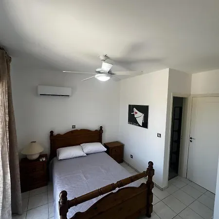 Paradeisos Is A Stunning 2-bed House In Feriehus *