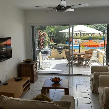 Paradeisos Is A Stunning 2-bed House In 폴리스