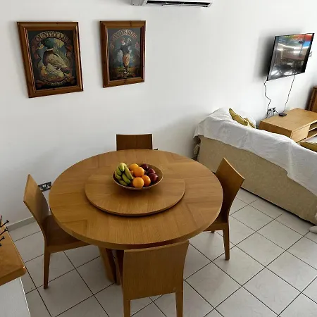 Paradeisos Is A Stunning 2-bed House In 펜션 폴리스