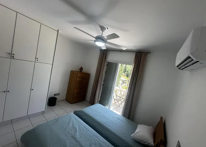 בית נופש Paradeisos Is A Stunning 2-bed House In