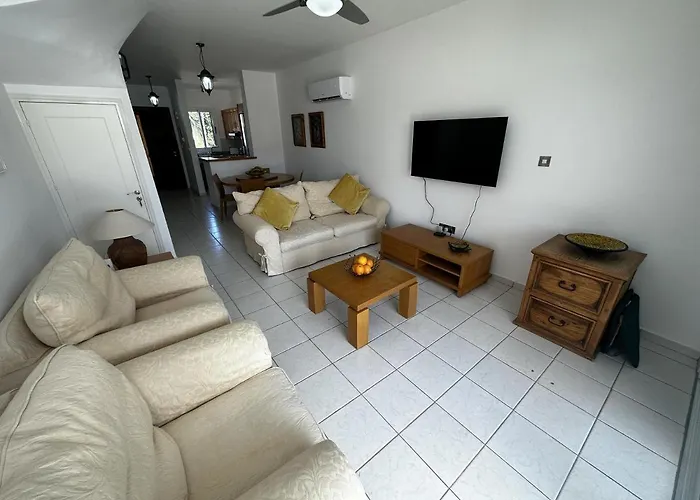 בית נופש Paradeisos Is A Stunning 2-bed House In