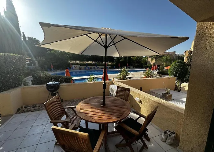 Paradeisos Is A Stunning 2-bed House In בית נופש Polis