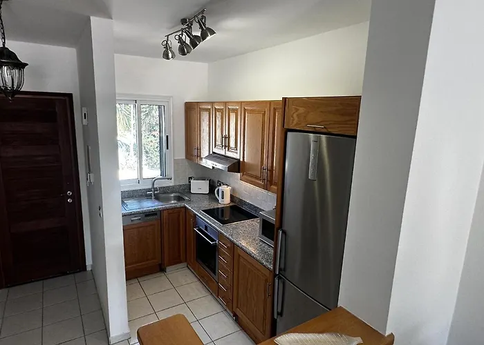 בית נופש Paradeisos Is A Stunning 2-bed House In