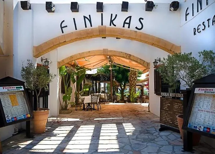 בית נופש Paradeisos Is A Stunning 2-bed House In