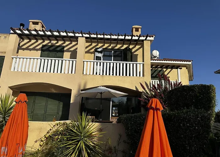 בית נופש Paradeisos Is A Stunning 2-bed House In