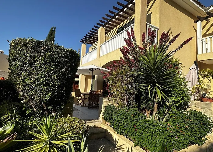 Paradeisos Is A Stunning 2-bed House In