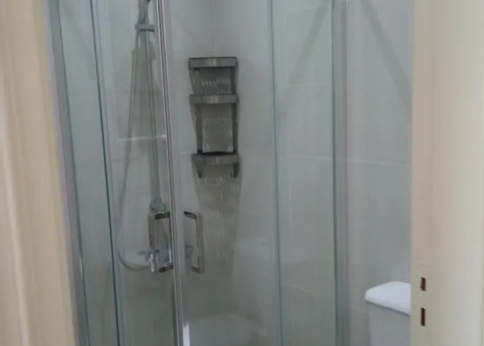 Paradeisos Is A Stunning 2-bed House In בית נופש Polis